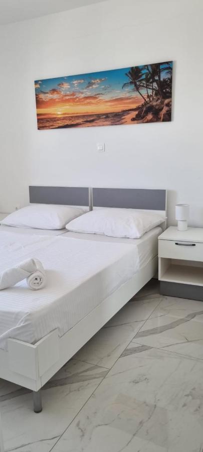 Villa Mateo Novalja Buitenkant foto